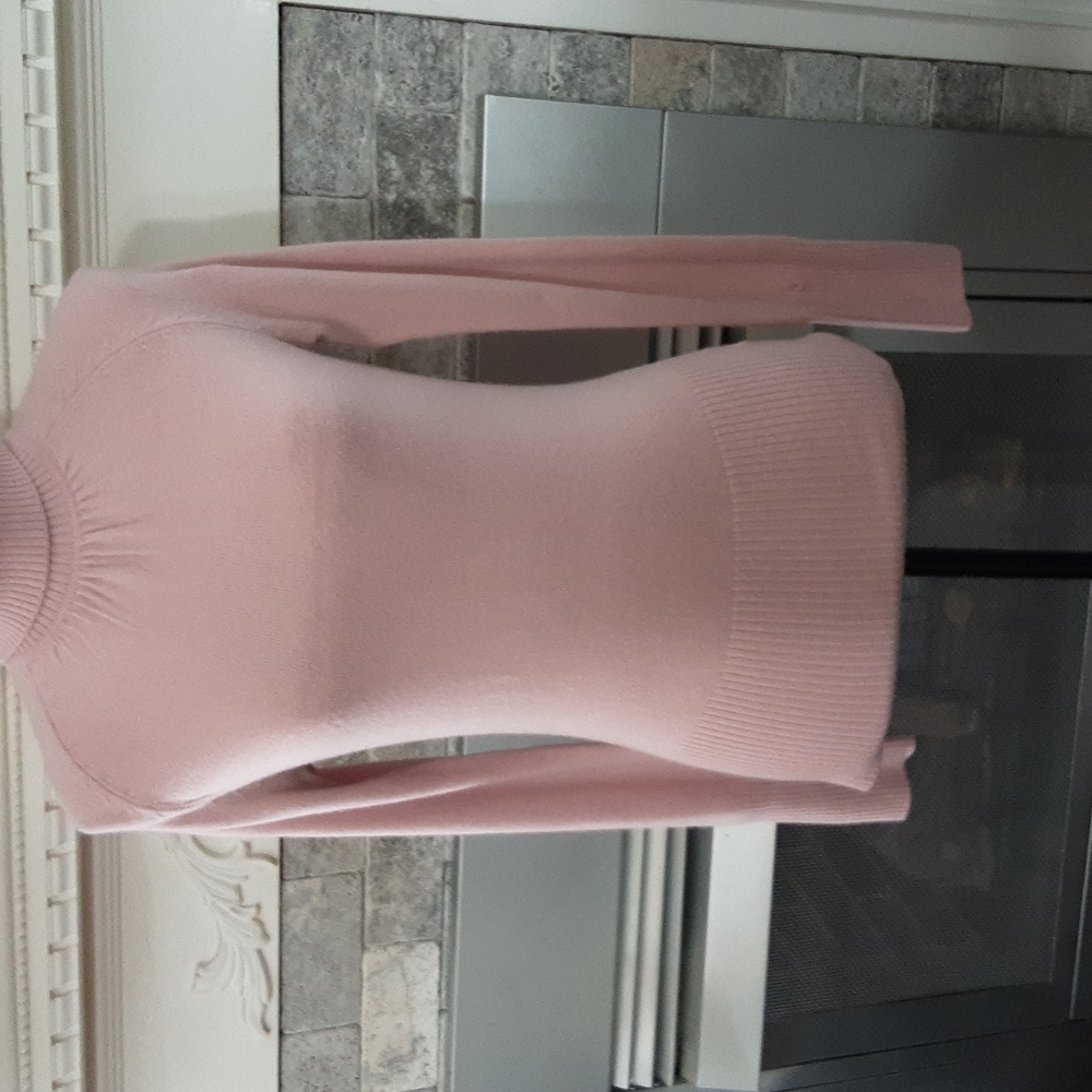 TAKE OUT small pink sweater